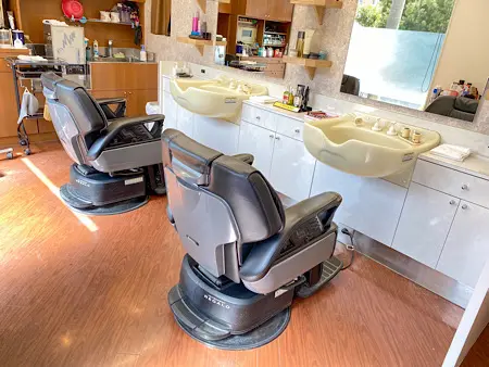 店内のカット椅子